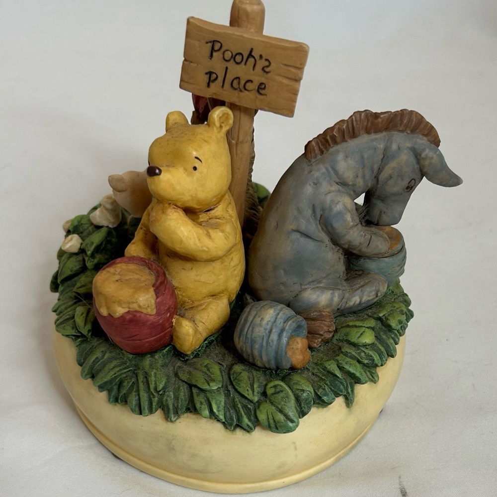 Collectors Item Vintage Winnie the Pooh musical piece by Classic Pooh Disney EUC